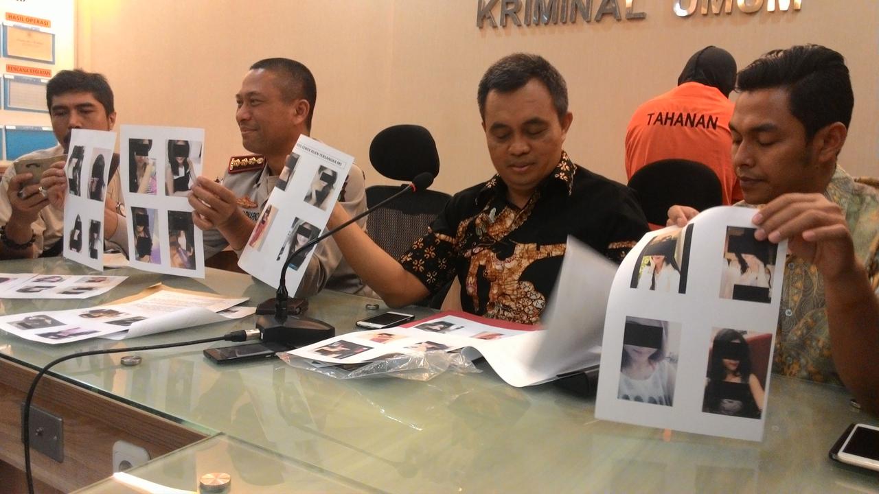 'Papi' Prostitusi Online 'Koleksi' Puluhan Wanita di BBM