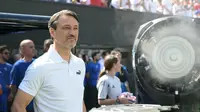 Pelatih kepala Borussia Dortmund asal Kroasia, Niko Kovac, terlihat menjelang pertandingan perempat final Piala Dunia Antarklub 2025 antara Real Madrid dari Spanyol dan Borussia Dortmund dari Jerman di stadion MetLife di East Rutherford, New Jersey, Minggu dini hari WIB (6-7-2025). (JUAN MABROMATA/AFP)