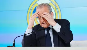 Presiden Real Madrid, Florentino Perez dalam konferensi pers di Madrid, 13 Mei 2026. (AP Photo/Bernat Armangue)