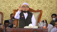 Ustadz Adi Hidayat hadir dalam acara tabligh akbar puncak rangkaian milad 1 Dekade Metode Wafa di Masjid Nasional Al Akbar Surabaya. (Istimewa).