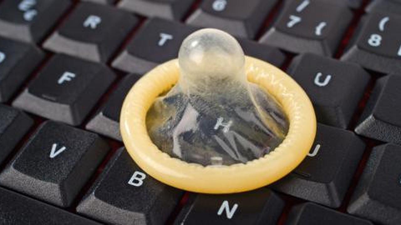 Nonton film porno tingkatkan risiko kecanduan seks