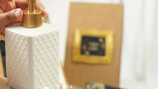Salah satu katalog yang ada di Anaria Souvenir
