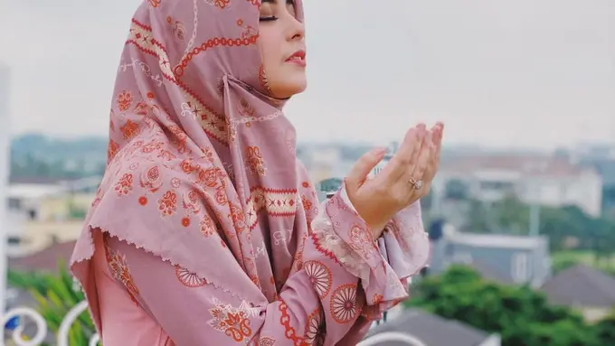 Risty Tagor hijab motif