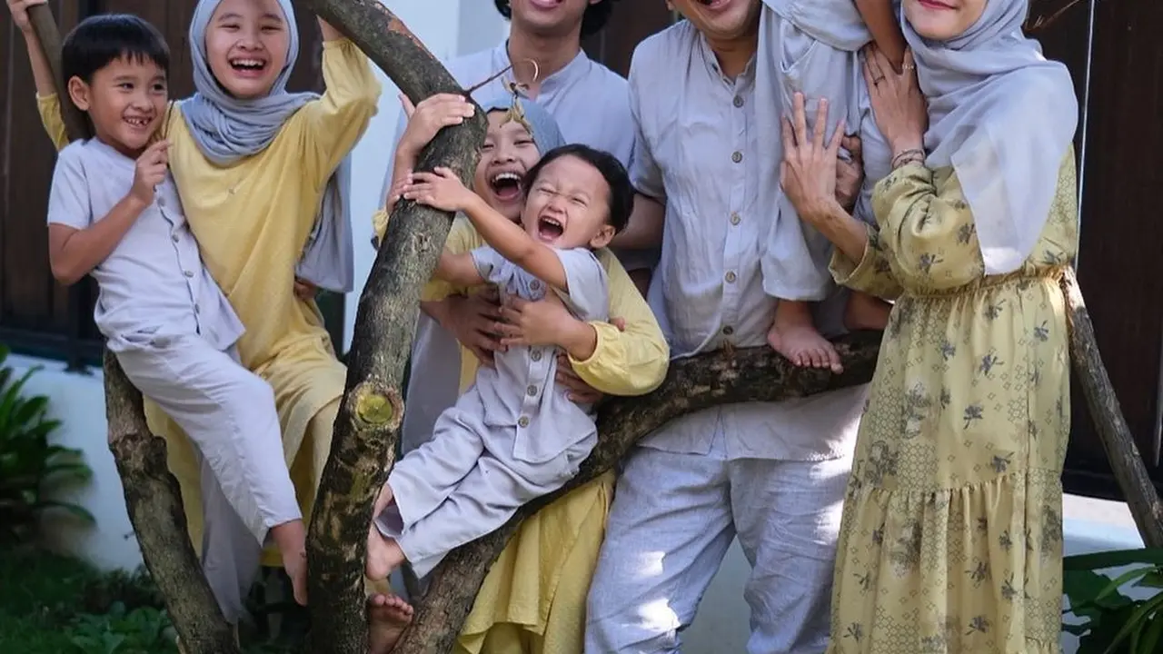 Zaskia Adya Mecca dan anak-anak