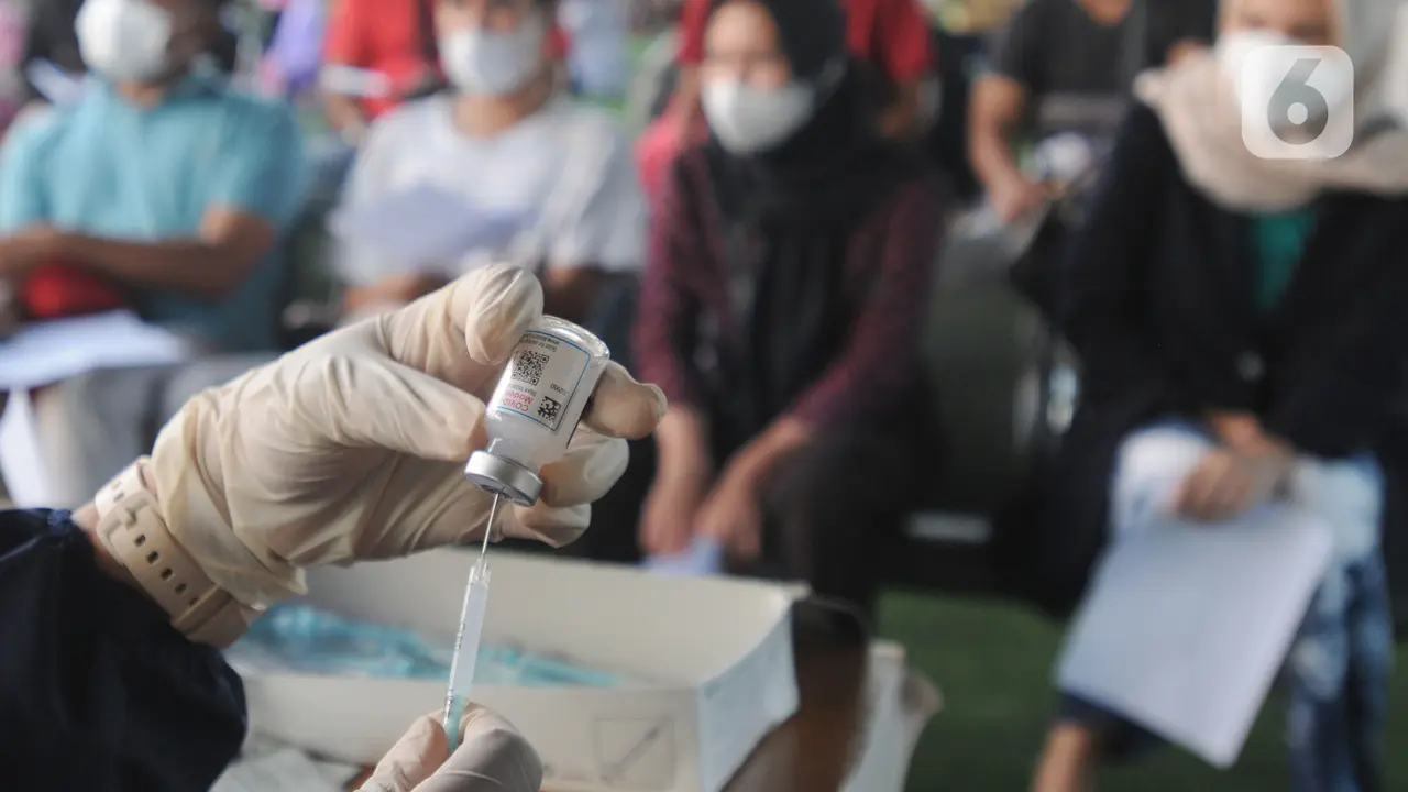 Jadi Syarat Mudik, Warga di Ciputat Antusias Divaksin Booster