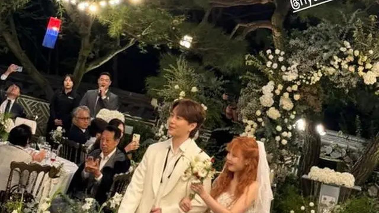 6 Potret Pernikahan HyunA dan Yong Jun Hyung, Senyumnya Merekah Saat Bertukar Janji Setia