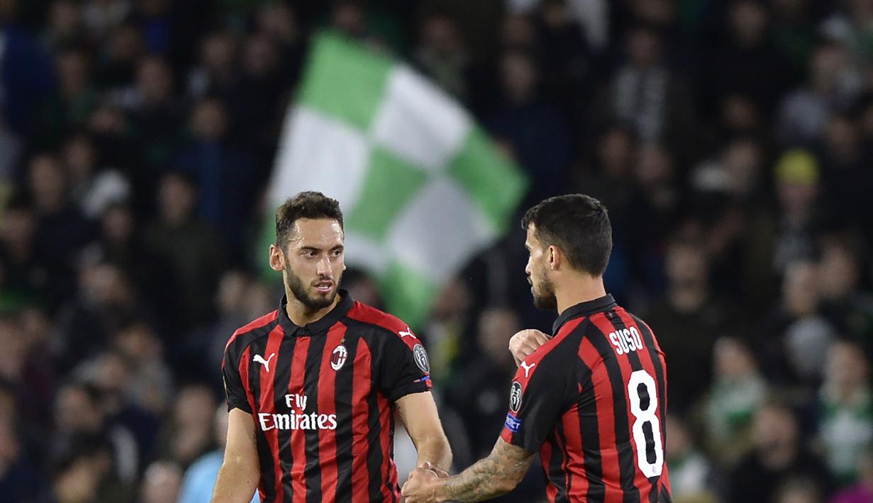 Pemain AC Milan yang tengah On Fire, Suso mencetak gol pada menit ke-62 pada fase grup Liga Europa yang berlangsung di Stadion Benito Villamarin, Spanyol (9/11),  AC Milan bermain imbang 1-1 kontra Real Betis (AFP/Cristina Quicler)