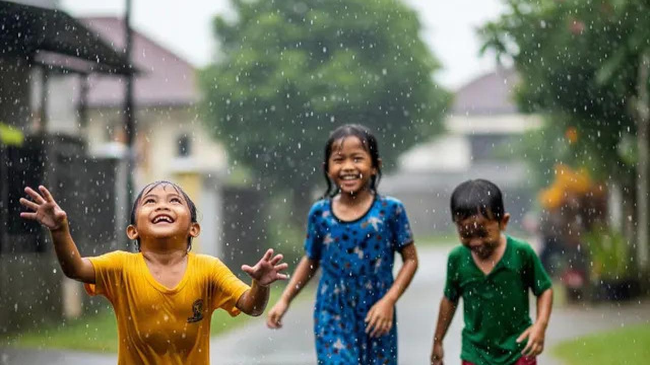 7 Ide Prompt Kreatif Gemini AI Viral untuk Bikin Foto di Tengah Hujan yang Dramatis tapi Natural