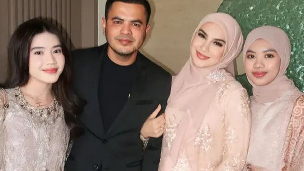 Cantiknya Irish Bella Datang ke Kondangan Bareng Haldy Sabri dan Anak Sambung, Penampilannya Kompak Banget