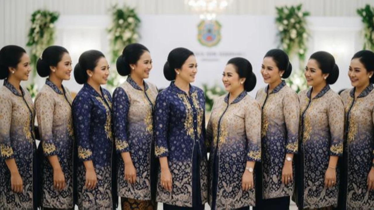 7 Inspirasi Tunik Batik Seragam untuk Acara Komunitas Perempuan: Kompak, Anggun, dan Modern