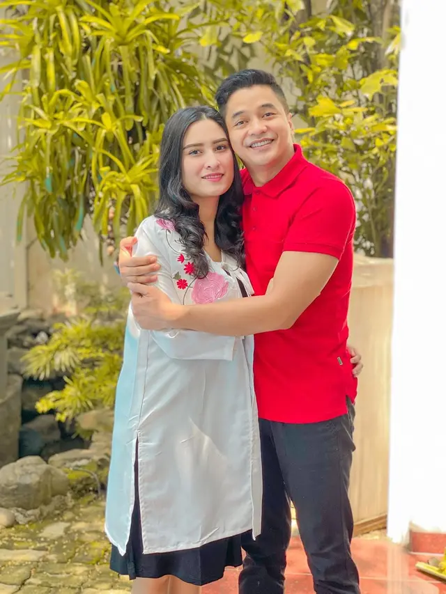 Hamil Anak Pertama, Ini 6 Potret Angbeen Rishi Istri Adly Fairuz Pamer Baby Bump