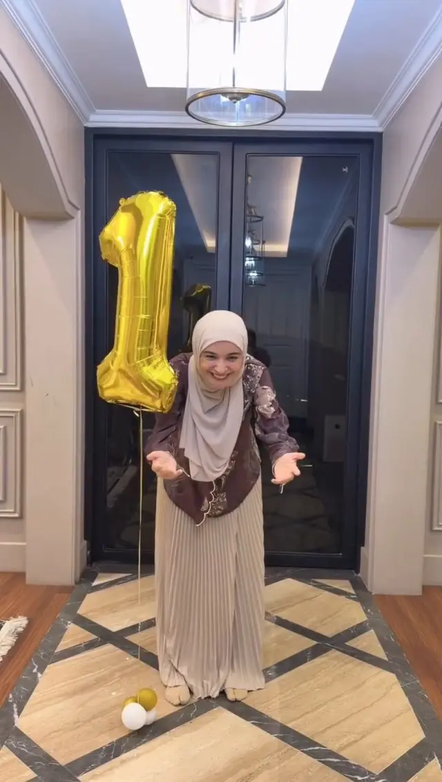 Sosok Adam, Anak Sulung Shireen yang Tumbuh Besar