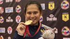 Karateka cantik asal Indonesia, Ceyco Georgia Zefanya berhasil menjadi juara dunia nomor Junior Kumite 59+ kg pada Kejuaraan Dunia Karate Junior, Cadet dan U-21 di ICE BSD, Tangerang, Jumat (13/11/2015). (Bola.com/Vitalis Yogi Trisna) 