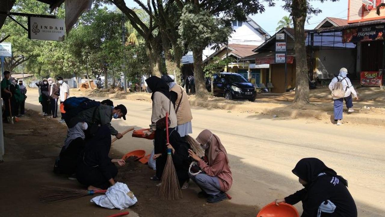 UNAND KKN Bencana: Ratusan Mahasiswa Dikerahkan Bantu Pemulihan Pasca-Banjir Padang