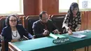 Kuasa hukum PT. KBN saat menjalani sidang gugatan antara PT KCN dengan PT KBN di PN Jakarta Utara, Selasa (17/4). KBN menggugat KCN karena tidak terima dengan terbitnya perjanjian konsesi antara KBN, KTU, dan KCN. (Liputan6.com/Arya Manggala)