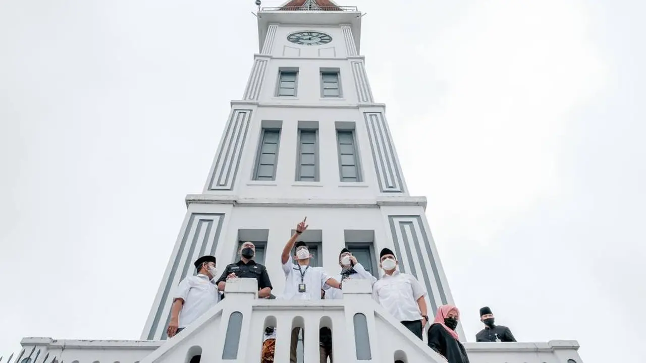 Sandiaga Uno Minta Jam Gadang Dilengkapi Teknologi VR dan AR