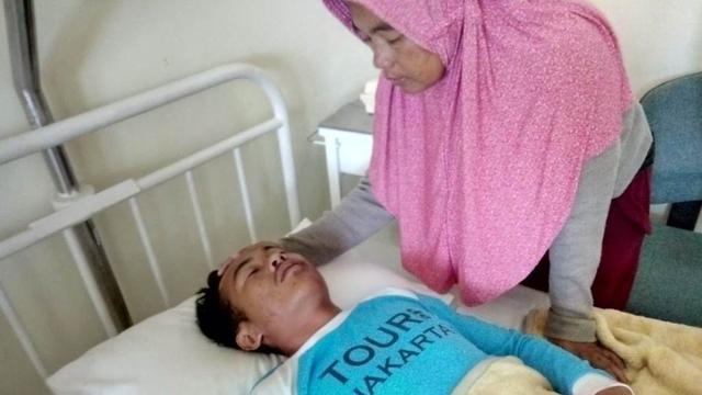 Korban selamat ombak laut selatan. (Foto: Liputan6.com/HNSI/Muhamad Ridlo)