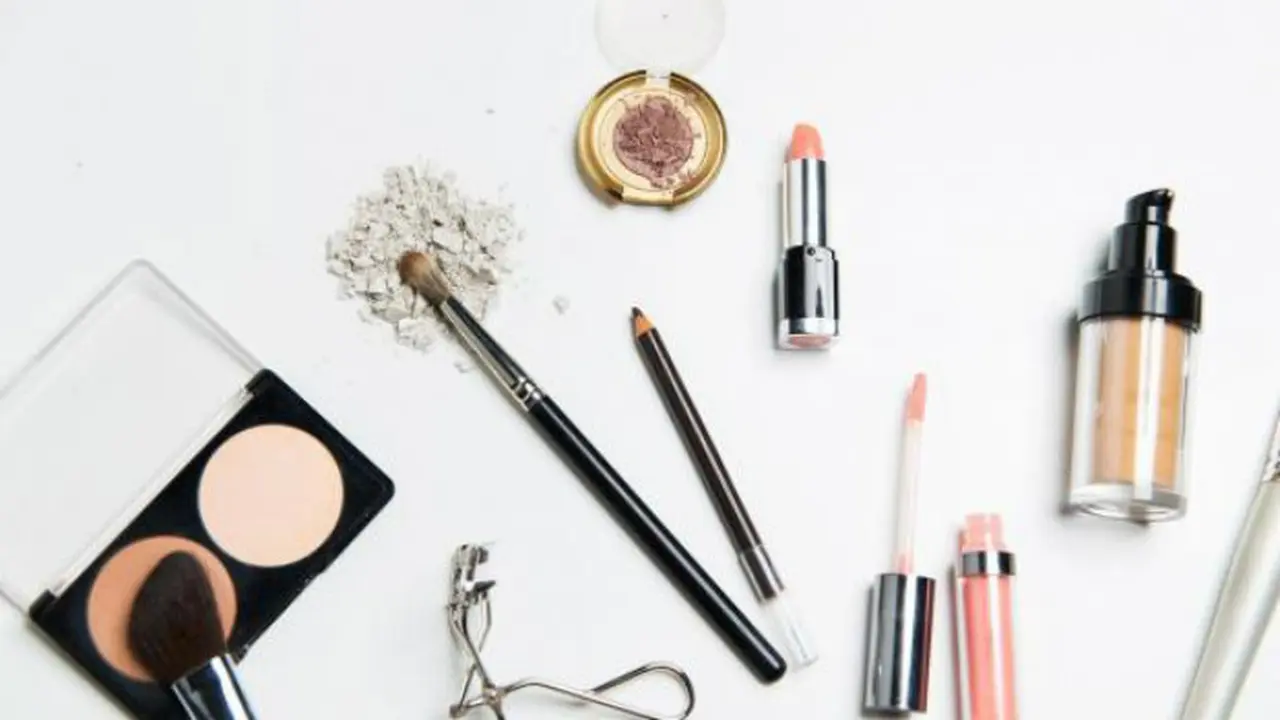 Ilustrasi make up