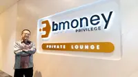 CEO of BMoney Angganata Sebastian memperkenalkan BMoney Privilege Lounge, Selasa (22/10/2024). (Dok BMoney)
