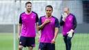 Legenda Barcelona, Javier Saviola (tengah) terlihat saat latihan jelang laga Clash of Legends melawan DRX World Legends di Stadion Utama Gelora Bung Karno (SUGBK), Senayan, Jakarta, Jumat (17/04/2026) sore WIB. (Bola.com/Bagaskara Lazuardi)