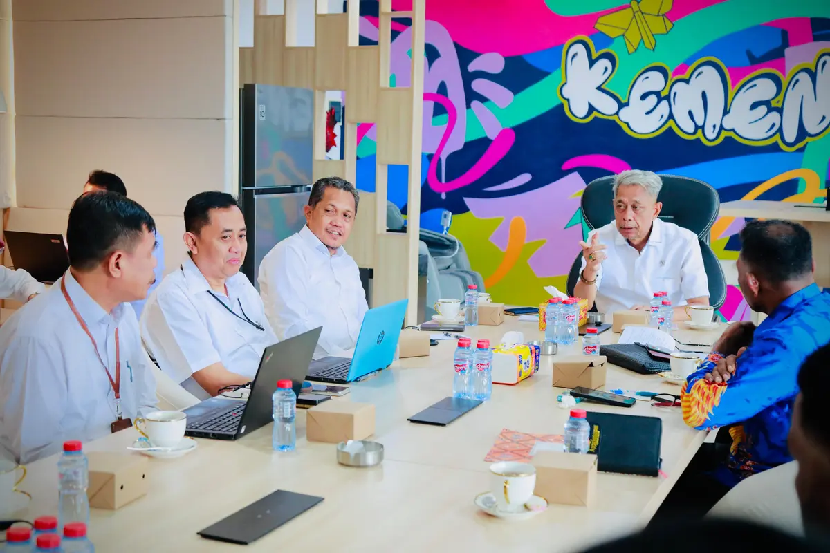 Wakil Menteri Sosial Agus Jabo Priyono menerima audiensi DPRD Kabupaten Teluk Wondama, Papua Barat, di Kantor Kementerian Sosial, Jakarta Pusat, Senin (6/7/2026).