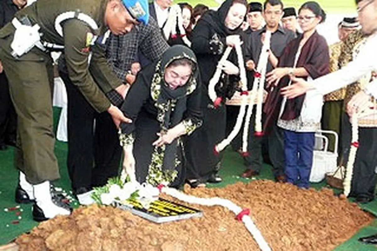 Berita Duka, Istri Almarhum Sudwikatmono Tutup Usia