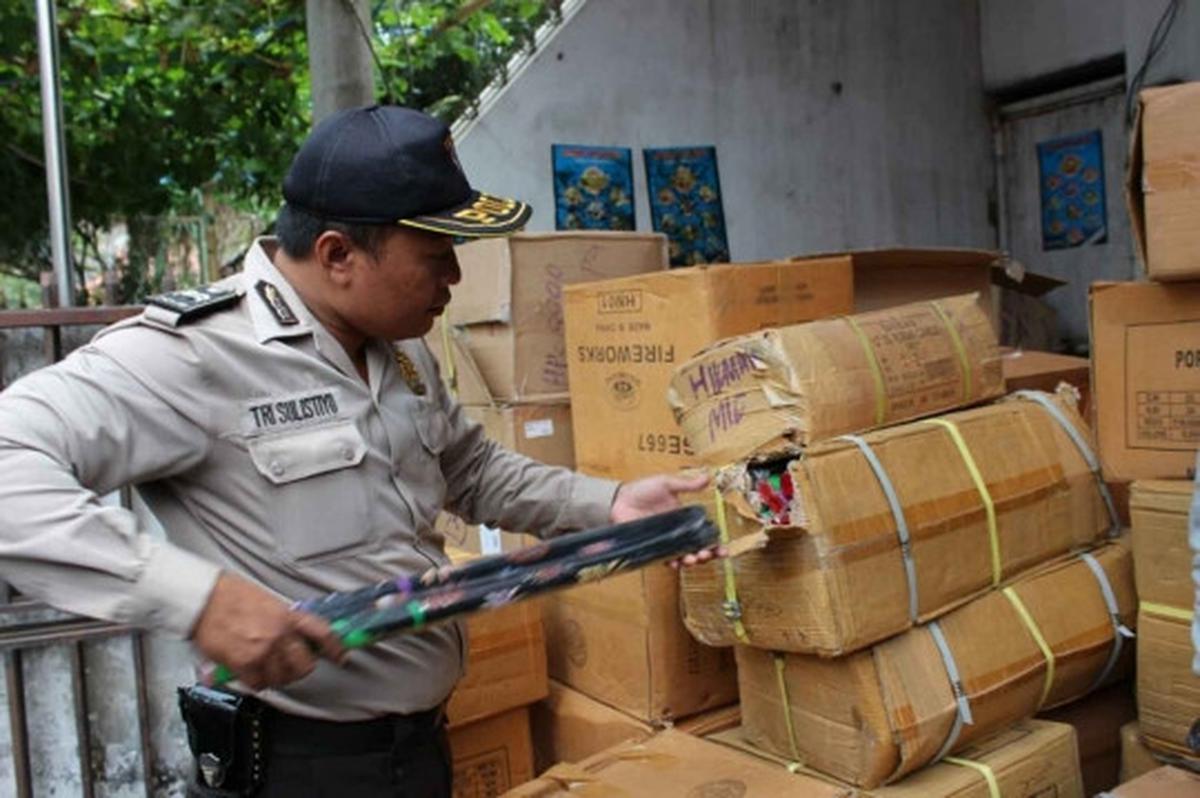 Demi ketenangan Ramadan, ratusan petasan di Malang disita