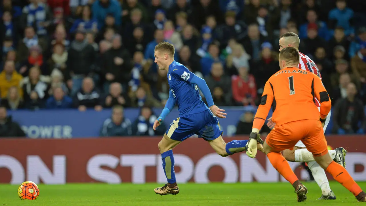 Aksi Jamie Vardy Kelabui Kiper Stoke City