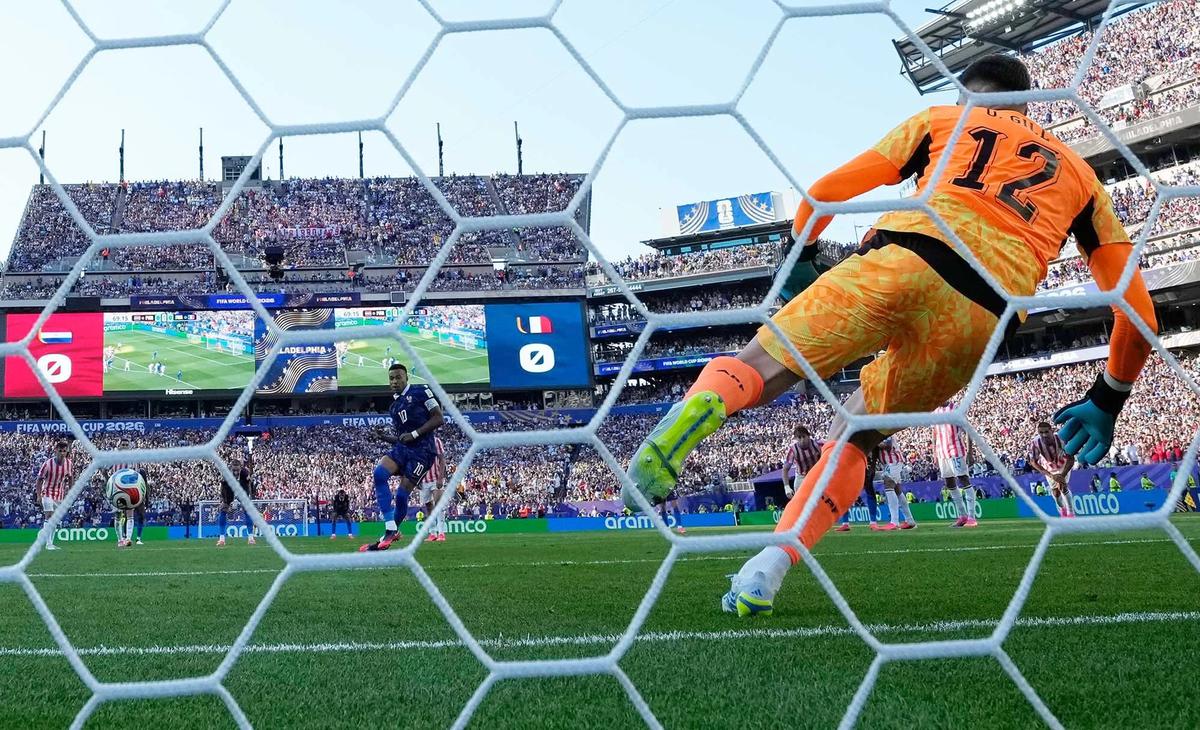 FOTO: Prancis Melaju ke Perempat Final Usai Kalahkan Paraguay