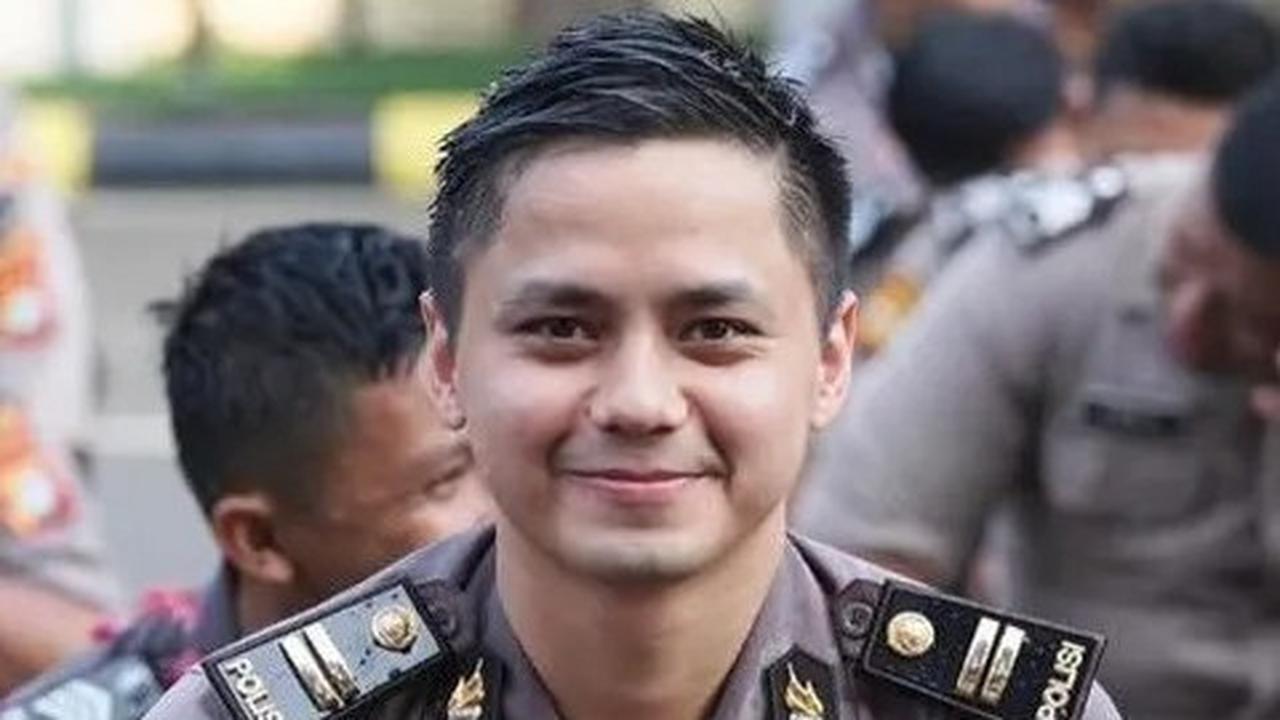 Potret Tampan Iptu Jevo Batara Berseragam Polri, Senyum Bahagia Dampingi Pujaan Hati Wisuda