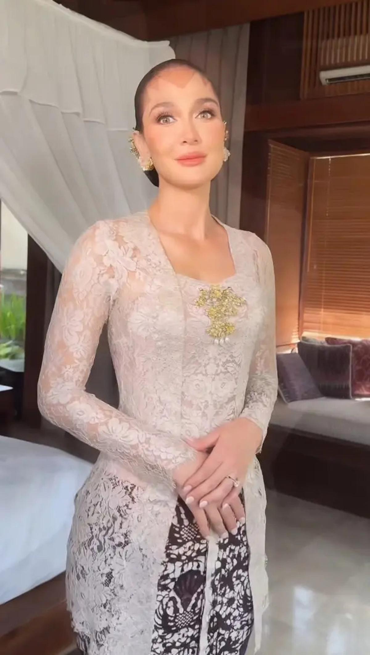 Menikah di Usia 41, Tiga Kebaya Pilihan Luna Maya saat Prosesi Siraman, Midodareni, hingga Akad Nikah Membuatnya Manglingi