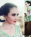 Ayushita membagikan kabar bahagia. Melalui akun instagramnya, Ayushita membagikan momen Langkahan adiknya, Wira Natanegara yang akan menikah lebih dulu. Berikut beberapa potret cantik Ayushita mengenakan kebaya Jawa. [Instagram/ayushita]