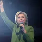 Hillary Clinton mencatatkan sejarah tersebut dengan meraih suara dari delegasi 50 negara bagian dalam Konvensi Nasional Partai Demokrat di Stadion Wells Fargo, Philadelphia pada Selasa (26/7) malam. (REUTERS/Brian Snyder/File Photo)