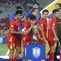 Timnas Vietnam U-23 merayakan gelar juara Piala AFF U-23 2025 setelah mengalahkan Timnas Indonesia U-23 pada final di Stadion Utama Gelora Bung Karno, Jakarta, Selasa (29/7/2025). (Bola.com/Muhammad Iqbal Ichsan)