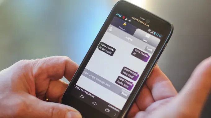 6 Peraturan Tak Tertulis Saat Berkirim Pesan Singkat