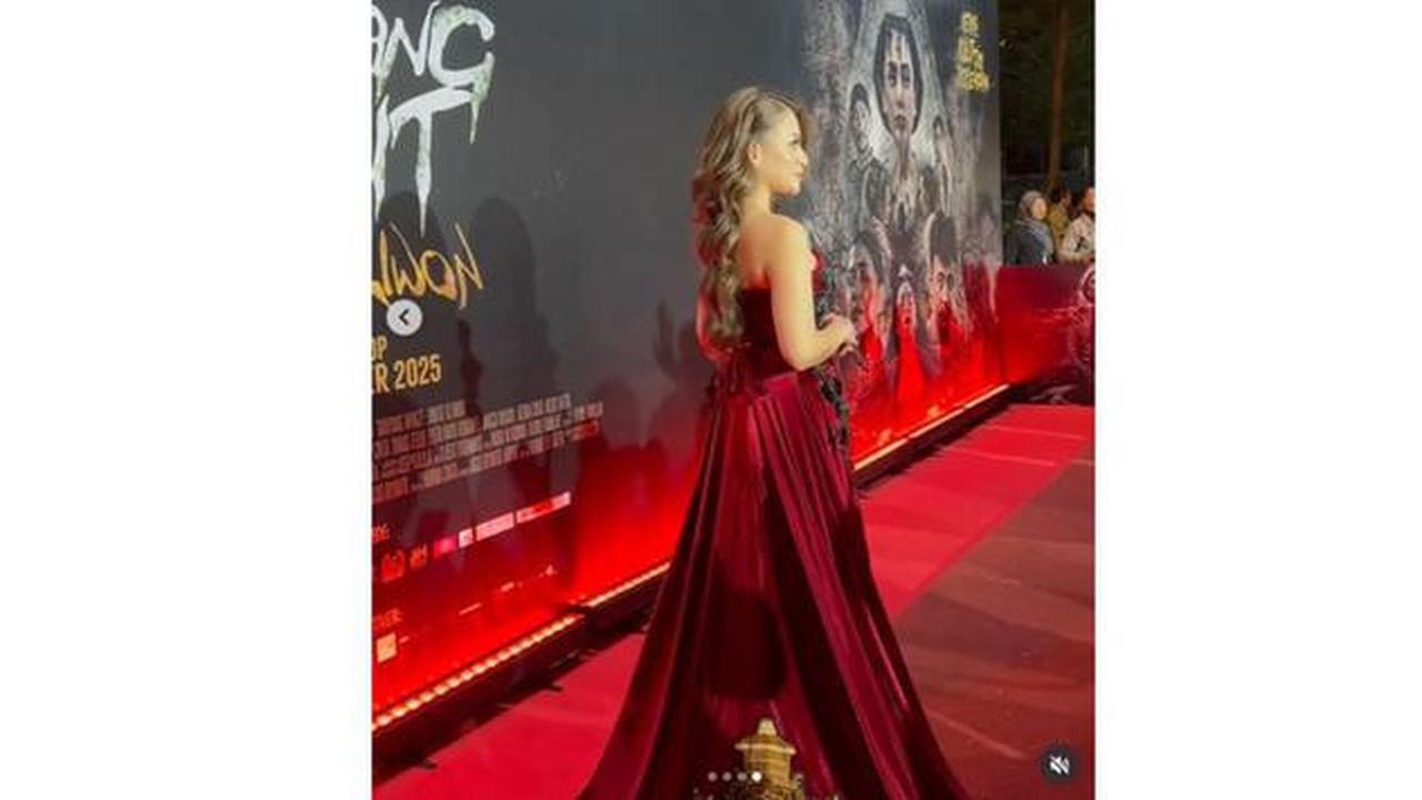 5 Potret Penampilan Nathalie Holscher di Premiere Danyang Wingit, Jadi Film Debut