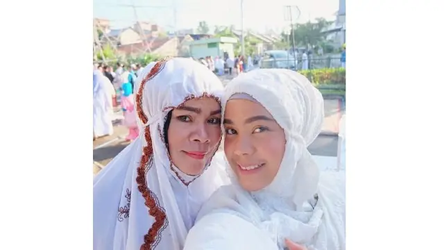 Disebut 'Leluhur' TikTok, Ini 5 Potret Sinta Keong Racun Tampil Berhijab