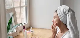 skincare untuk kulit sensitif sebaiknya berfokus pada formula yang lembut, bebas parfum, dan mampu mendukung skin barrier tanpa memicu iritasi. (foto/dok: freepik)