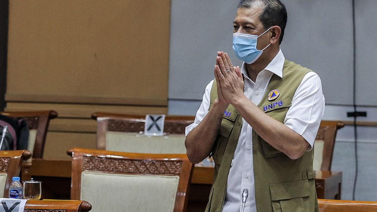 Doni Monardo memulai karirnya di bidang militer sebagai perwira di Angkatan Darat Indonesia.&nbsp;<br>
