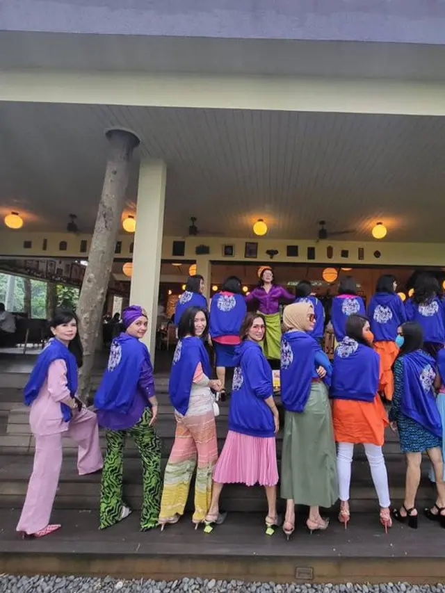 6 Momen Mayangsari Kumpul Bareng Geng Kepompong Arisan, Curi Perhatian