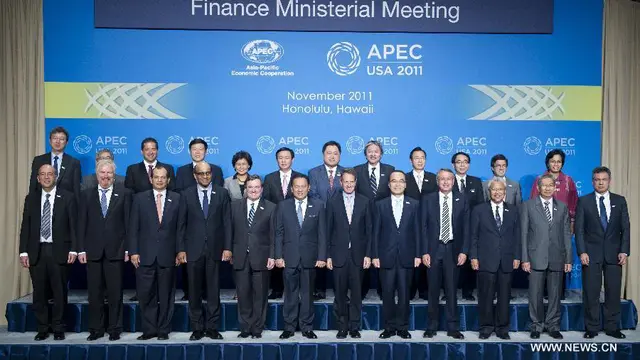 Penampakan Pakaian KTT APEC dari Masa Ke Masa
