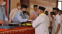 Lembaga Pemasyarakatan (Lapas) kelas IIA Gorontalo mewisudakan sebagian warga binaan yang telah menamatkan dirinya belajar iqro dan Al-Qur’an. (Arfandi Ibrahim/Liputan6.com)