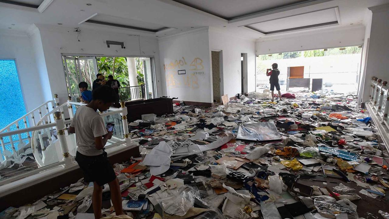 FOTO: Kondisi Rumah Uya Kuya Setelah Amukan Massa Tak Dikenal