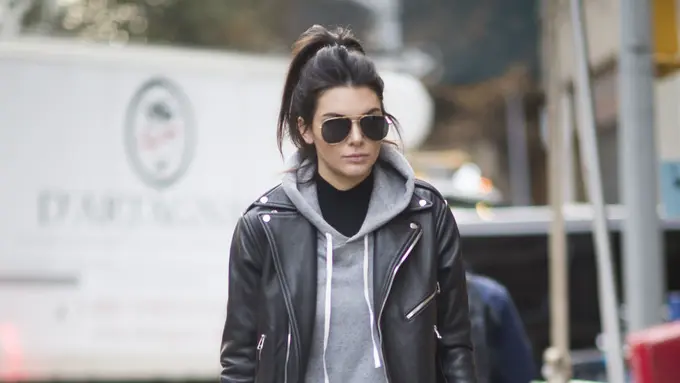 [Bintang] Kendall Jenner dan 5 Artis Lain Tanpa Makeup, Masih Cantik?