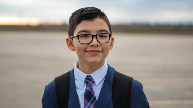 Ilustrasi seragam sekolah, dasi