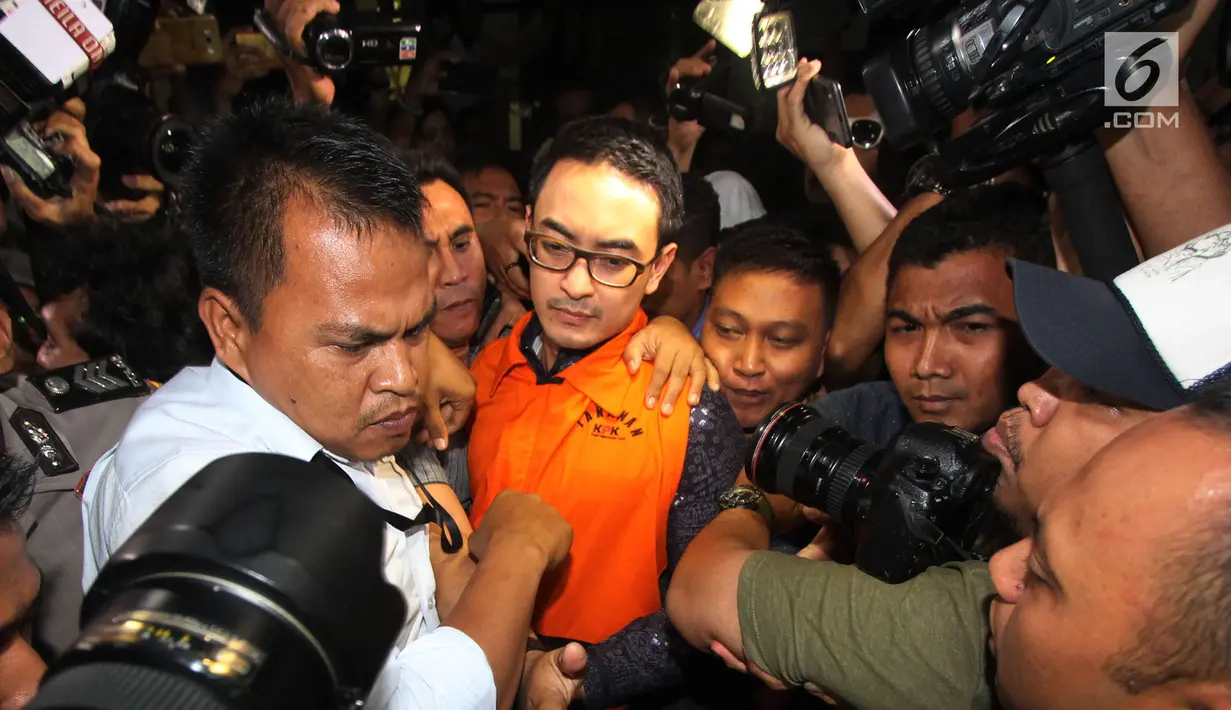 Melihat catatan wikipedia, Zumi Zola terlibat di beberapa sinetron, diantaranya Tersanjung 6, Kehormatan 2, Si Cecep, Culunnya Pacarku, Bawang Merah Bawang Putih, dan terakhir di Surga Untukmu. (Dwi Narwoko/Merdeka.com)