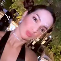 Lihat di sini gaya Nia Ramadhani saat rayakan ulang tahun ke-34 di festival musik. Bak ABG! [@ramadhaniabakrie]