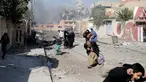 Sejumlah warga panik berlarian menyusul serangan udara yang dilakukan militan ISIS di kota Tahrir, Irak, 17 November 2016. (REUTERS/Goran Tomasevic)