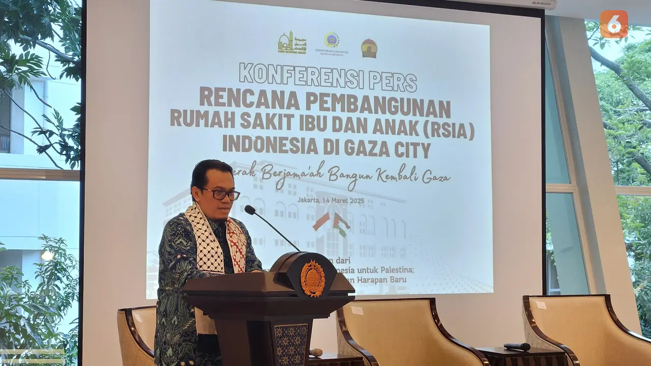 Direktur Timur Tengah Kementerian Luar Negeri RI Ahrul Tsani Fathurrahman dalam konferensi pers rencana pembangunan RSIA di Gaza, Jakarta, Jumat (14/3/2025). (Liputan6.com/Benedikta Miranti)