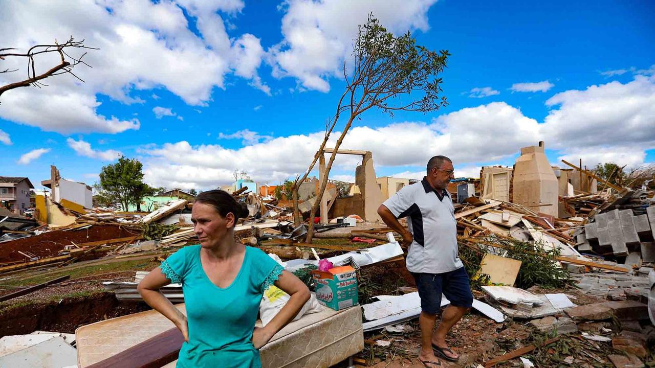 FOTO: Tornado Dahsyat Hantam Brasil Selatan, Enam Tewas dan Ratusan Luka-Luka